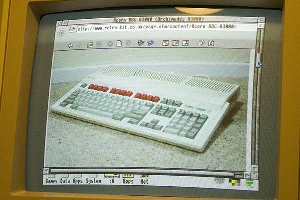 The A3000 browsing the Retro-Kit site.