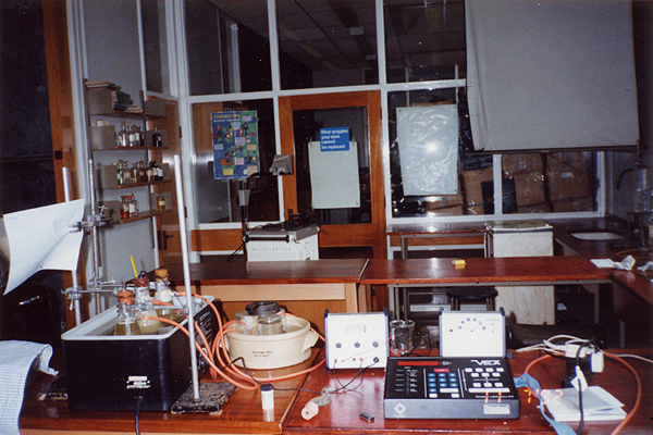 Monitoring pH levels of various liquids through the fermentation process - A-Level Chemistry July 1992