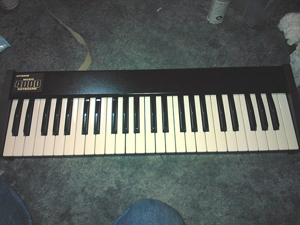 The Hybrid Music 4000 keyboard after a good clean